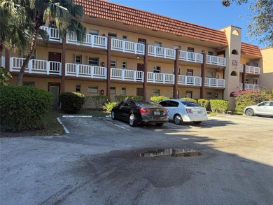 Beautiful condo 1 bedroom, 1.5 bath. Move in ready come totally - photo 27