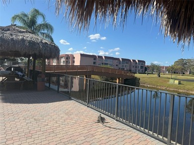 Beautiful condo 1 bedroom, 1.5 bath. Move in ready come totally - photo 30
