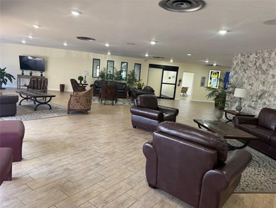 Beautiful condo 1 bedroom, 1.5 bath. Move in ready come totally - photo 33
