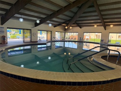 Beautiful condo 1 bedroom, 1.5 bath. Move in ready come totally - photo 35