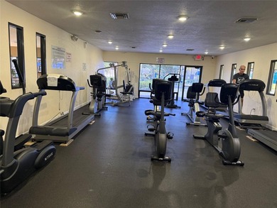 Beautiful condo 1 bedroom, 1.5 bath. Move in ready come totally - photo 37