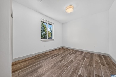 Beautiful custom home with those amazing mountain views to enjoy - photo 38