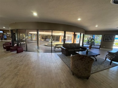 Beautiful condo 1 bedroom, 1.5 bath. Move in ready come totally - photo 39