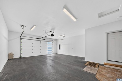 Beautiful custom home with those amazing mountain views to enjoy - photo 43