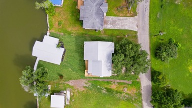 Welcome to 136 Lakeside Drive on Lake Placid! This 3 bedroom, 2 - photo 34