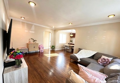 Stunning huge two bedrooms coop garden apartment in the heart of - photo 4