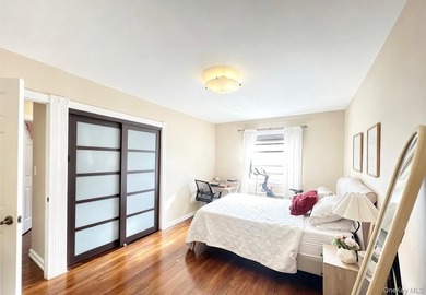Stunning huge two bedrooms coop garden apartment in the heart of - photo 5