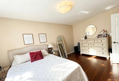 Stunning huge two bedrooms coop garden apartment in the heart of - photo 7