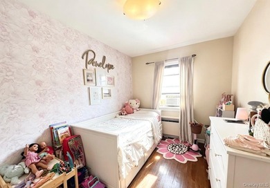 Stunning huge two bedrooms coop garden apartment in the heart of - photo 8