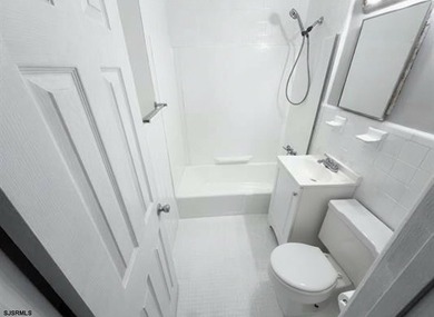 BEACHFRONT CONDO!! VACANT & NEWLY RENOVATED! Don't miss this - photo 10