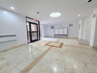 Welcome to this stunning 2 Bed room Co-Op in the Heart of the - photo 1