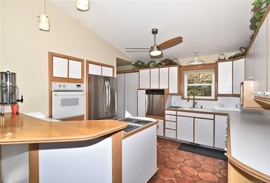 A stunning lake view welcome's you the moment you step inside - photo 7