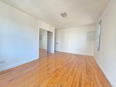 Welcome to this stunning 2 Bed room Co-Op in the Heart of the - photo 9