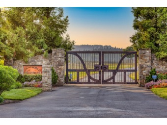 (private lake) Home For Sale in Wilsonville Oregon