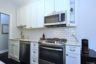 Elegant & spacious prewar 2 bed, 2 bath corner unit in The - photo 13