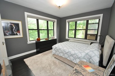 Elegant & spacious prewar 2 bed, 2 bath corner unit in The - photo 17