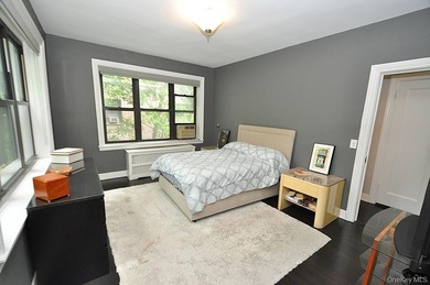 Elegant & spacious prewar 2 bed, 2 bath corner unit in The - photo 20