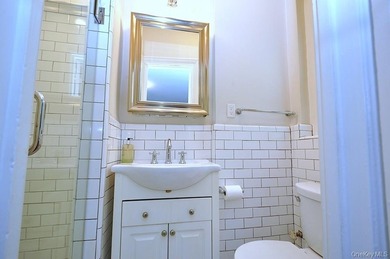 Elegant & spacious prewar 2 bed, 2 bath corner unit in The - photo 21