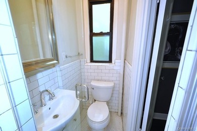 Elegant & spacious prewar 2 bed, 2 bath corner unit in The - photo 22