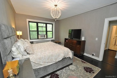 Elegant & spacious prewar 2 bed, 2 bath corner unit in The - photo 26