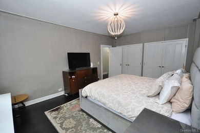 Elegant & spacious prewar 2 bed, 2 bath corner unit in The - photo 27
