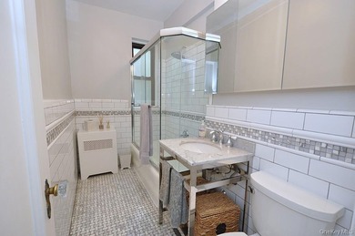 Elegant & spacious prewar 2 bed, 2 bath corner unit in The - photo 28