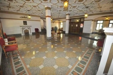 Elegant & spacious prewar 2 bed, 2 bath corner unit in The - photo 37