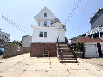 Exceptional investment opportunity! This fully occupied 8-unit - photo 1