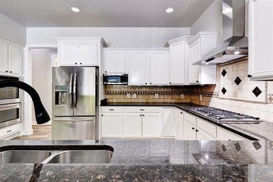 Versatile, Spacious, Move-In Ready - With NO HOA in the heart of - photo 11