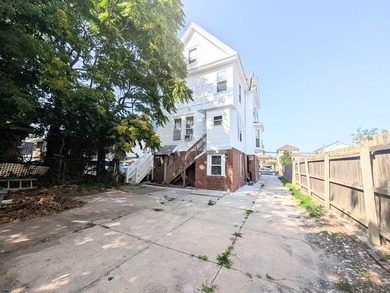 Exceptional investment opportunity! This fully occupied 8-unit - photo 3