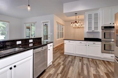 Versatile, Spacious, Move-In Ready - With NO HOA in the heart of - photo 13