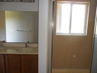 Beautifully maintained 3 bedroom 2.5 bathroom1 car garage - photo 14