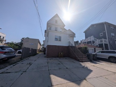 Exceptional investment opportunity! This fully occupied 8-unit - photo 4