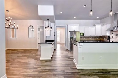 Versatile, Spacious, Move-In Ready - With NO HOA in the heart of - photo 17