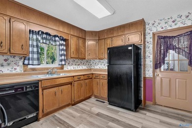 Welcome to 261 Glenview Dr in beautiful Estill Springs, TN! This - photo 18