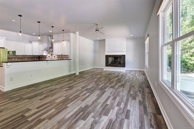 Versatile, Spacious, Move-In Ready - With NO HOA in the heart of - photo 18