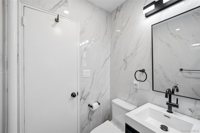 Beautiful 2 Bedroom Unit located on the 1st Floor of Cambridge - photo 19