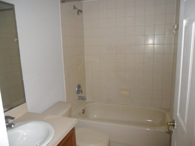 Beautifully maintained 3 bedroom 2.5 bathroom1 car garage - photo 20