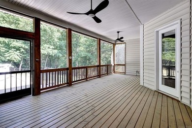 Versatile, Spacious, Move-In Ready - With NO HOA in the heart of - photo 21
