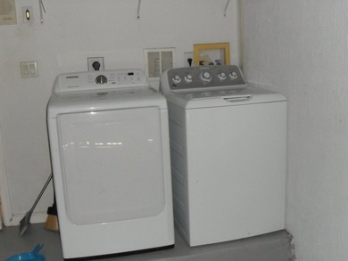 Beautifully maintained 3 bedroom 2.5 bathroom1 car garage - photo 24
