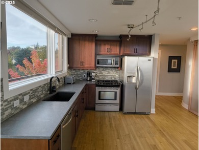 Welcome to 838 SE 38th Ave #307 - a bright and stylish top-floor