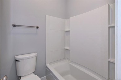 Versatile, Spacious, Move-In Ready - With NO HOA in the heart of - photo 31