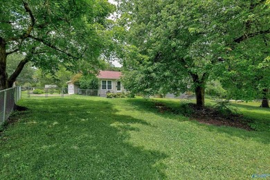Welcome to 261 Glenview Dr in beautiful Estill Springs, TN! This - photo 32