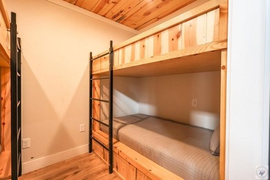 Riverfront cabin in Glenwood, Arkansas with great views, lots of - photo 33