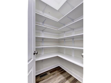 Versatile, Spacious, Move-In Ready - With NO HOA in the heart of - photo 33