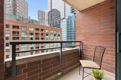 Beautifully Renovated, sunny south-facing 2-bedroom/2-bath - photo 2