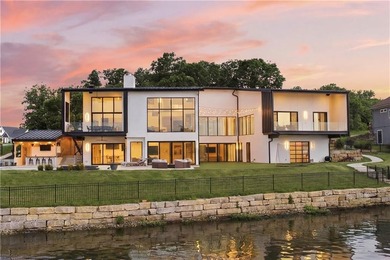 Experience the pinnacle of lakeside luxury at 16 Seminole Circle - photo 2