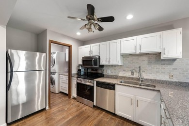 Welcome to this bright and inviting 2 bed, 2 bath, third-floor - photo 2