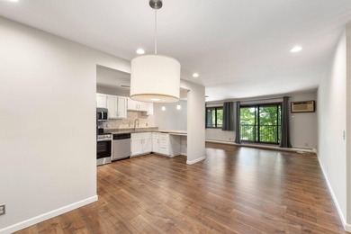 Welcome to this bright and inviting 2 bed, 2 bath, third-floor - photo 3
