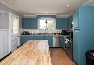 Incredible downtown location! Steps away from downtown Newport - photo 4